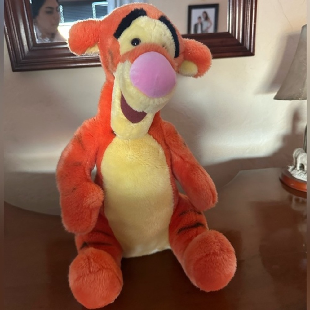Perfect condition Disney Winnie The Pooh Tigger 15” Plush